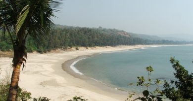 Akshi beach